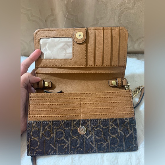 Calvin Klein Signature Wallet on String - Picture 5 of 8